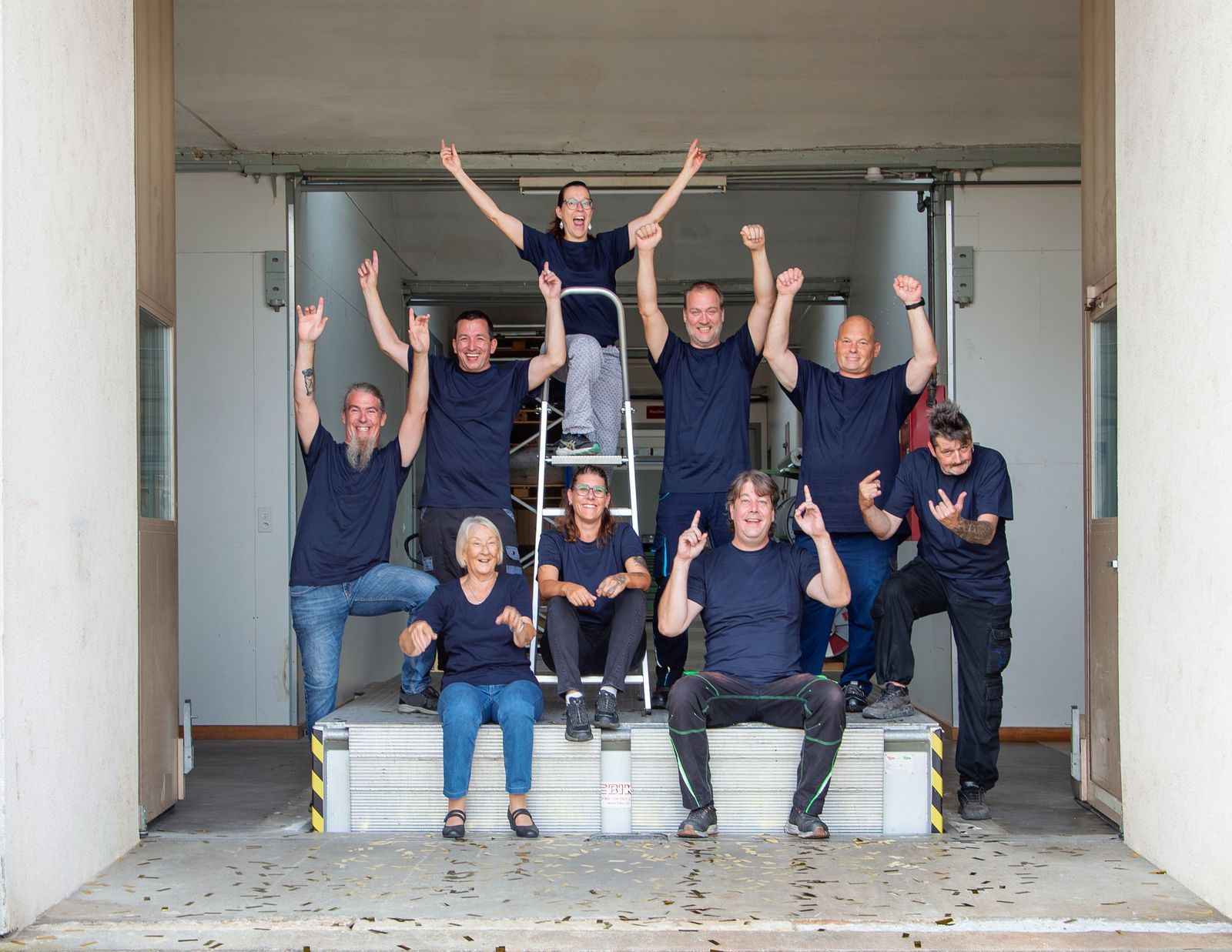 Gruppenfoto Team Rubin Mechanik hat Freude